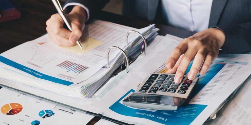 Do US Expats in the UK Need to File US Taxes​